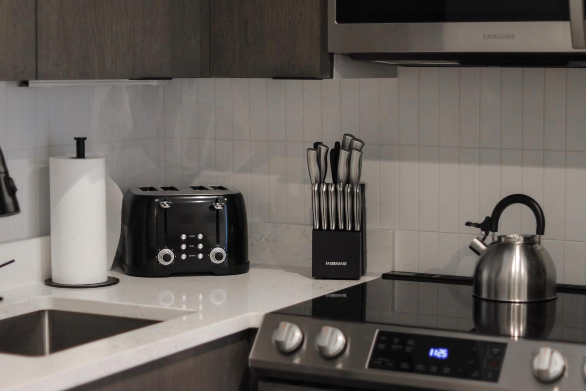 Unit 8 Spacious 2br Penthouse Sleeps 8 *
