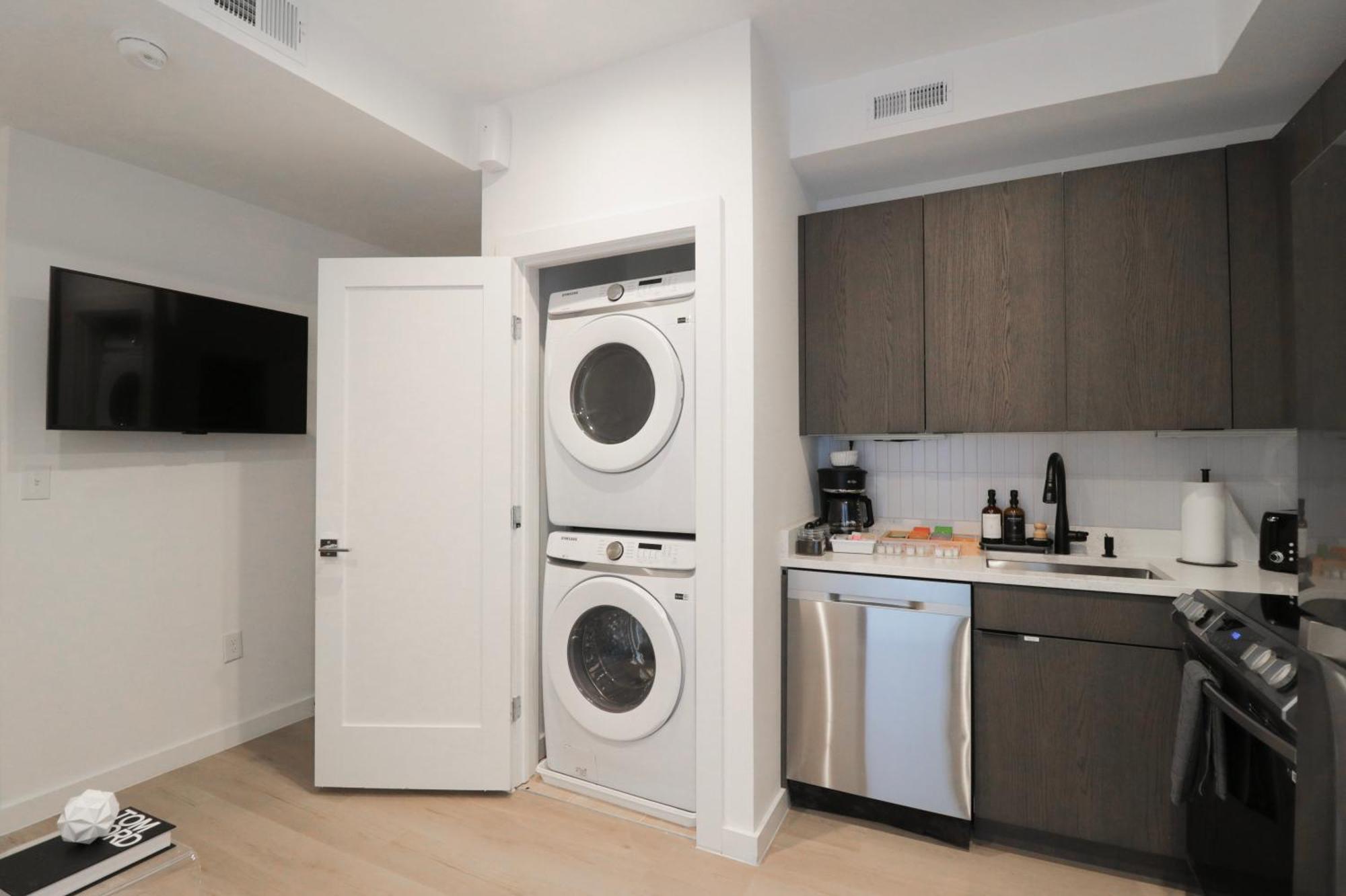 Unit 8 Spacious 2br Penthouse Sleeps 8