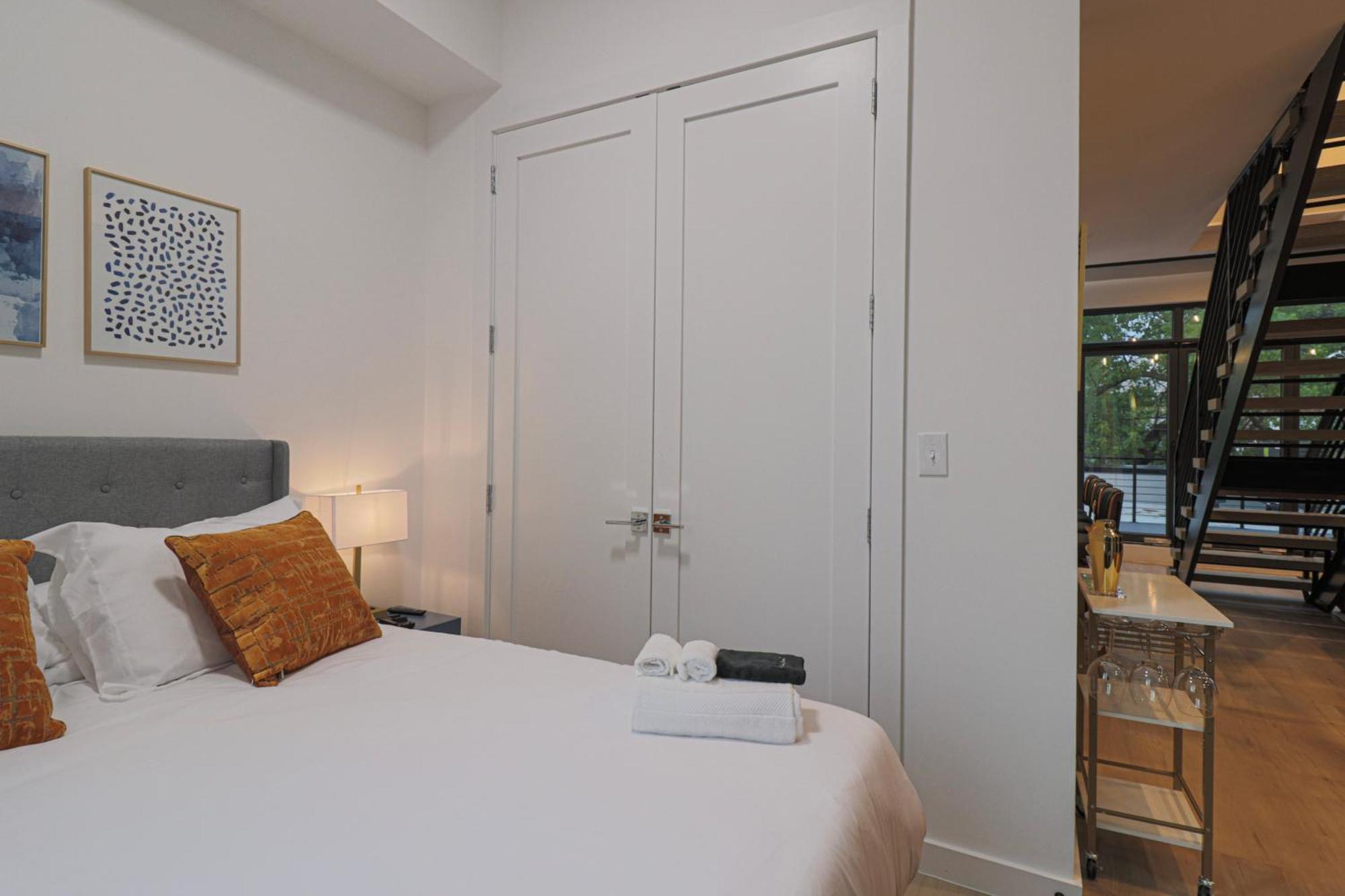 Unit 8 Spacious 2br Penthouse Sleeps 8 *